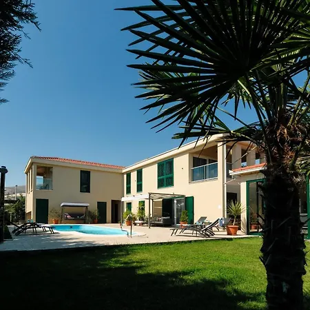 Luxury With Heated Pool, Terrace, And Outdoor Amenities For Relaxation * Trogir