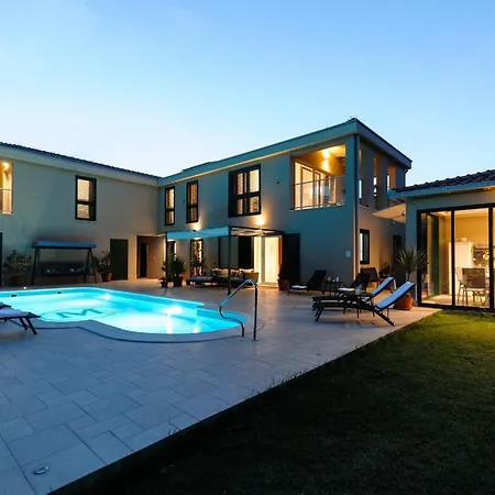 Luxury With Heated Pool, Terrace, And Outdoor Amenities For Relaxation * Trogir