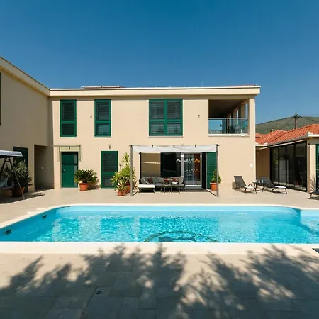Luxury With Heated Pool, Terrace, And Outdoor Amenities For Relaxation Villa