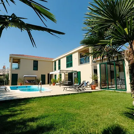 Luxury With Heated Pool, Terrace, And Outdoor Amenities For Relaxation * Trogir