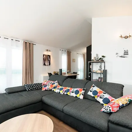Villa Luxury With Heated Pool, Terrace, And Outdoor Amenities For Relaxation *
