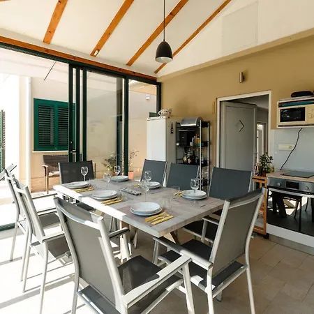 Luxury With Heated Pool, Terrace, And Outdoor Amenities For Relaxation *
